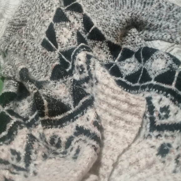 Sweater. - Picture 3 of 3